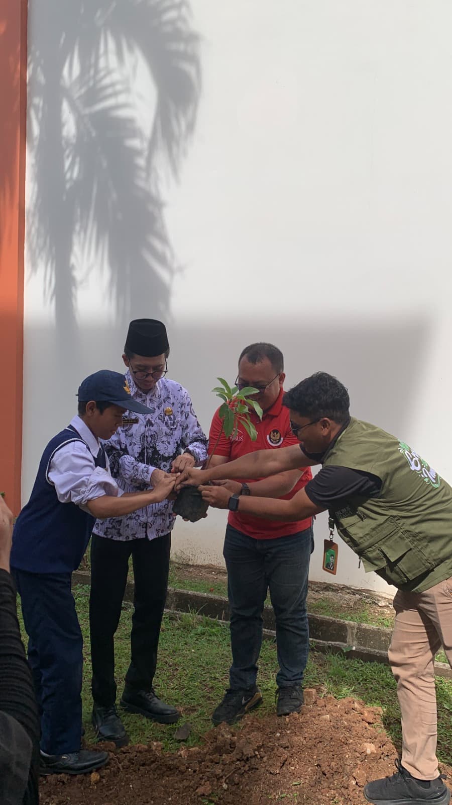 Kegiatan Penanaman Bersama Trubus Grup (SRMP 6 Jakarta-Cipayung, 25 November 2025)