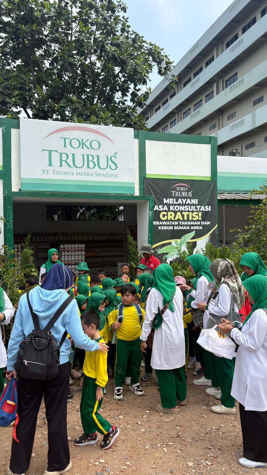 Kunjungan TK Melati Islamic Montessori ke Toko Trubus Daanmogot